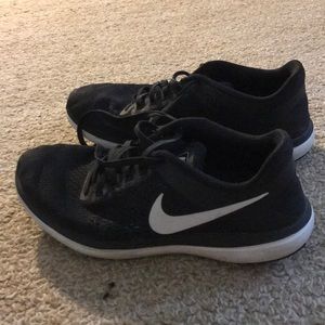 Nike free run tennis shoes